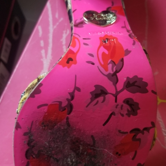 Betsy Johnson embroidered heels - Picture 10 of 10